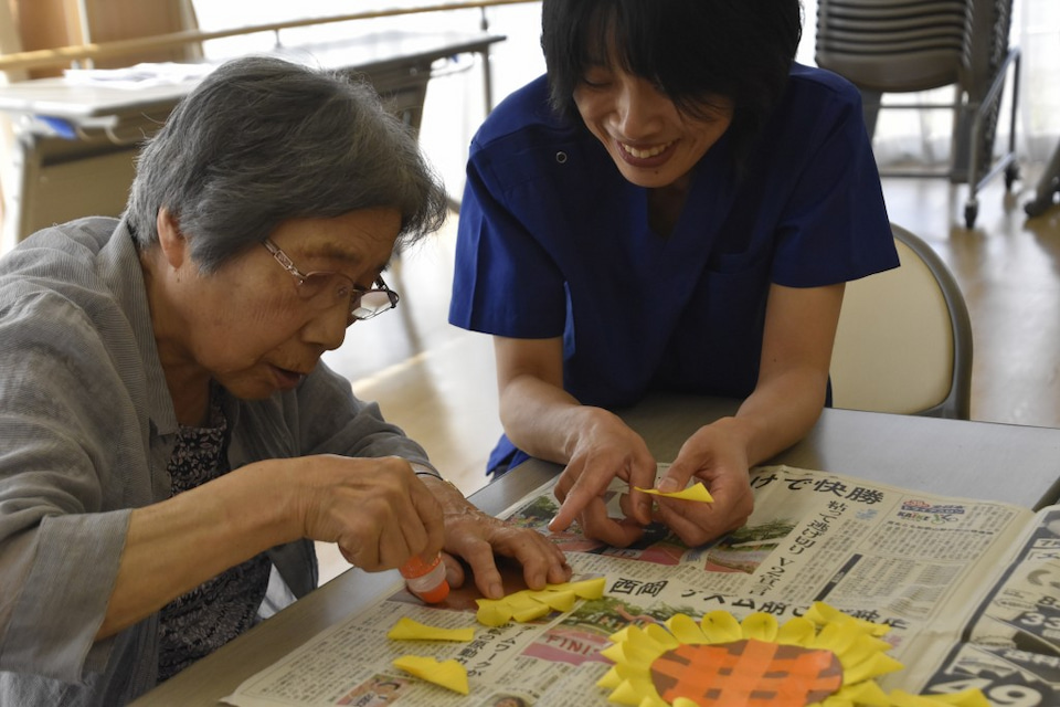 介護老人保健施設では、まだまだ理学療法士、作業療法士、言語聴覚士の人員が不足しています。急性期、回復期とは違い重点的にお客様の訓練を行える体制ではありません。